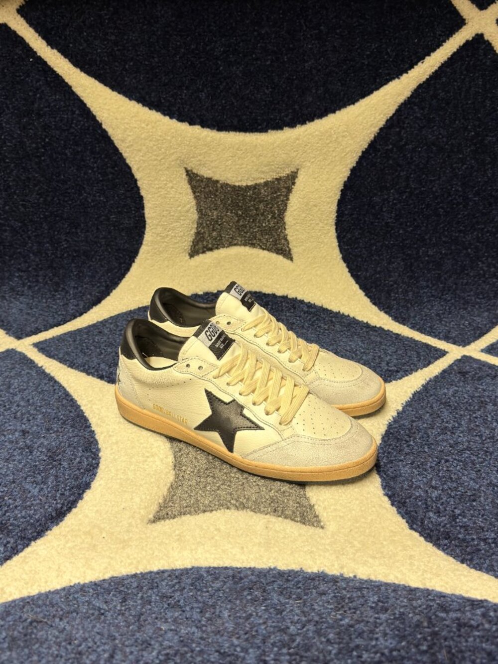 Golden Goose Womens Ball Star in white leather with Black star and heel tab 39 8